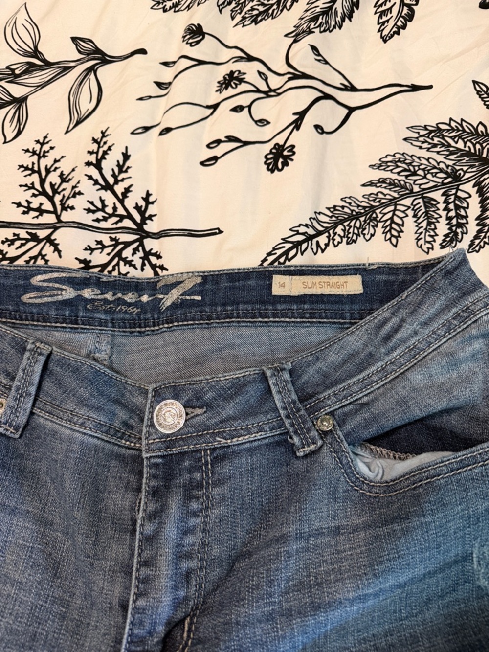 7 For All Mankind Women's Straight Leg Jeans in Medium Blue Wash - Picture 2 of 4